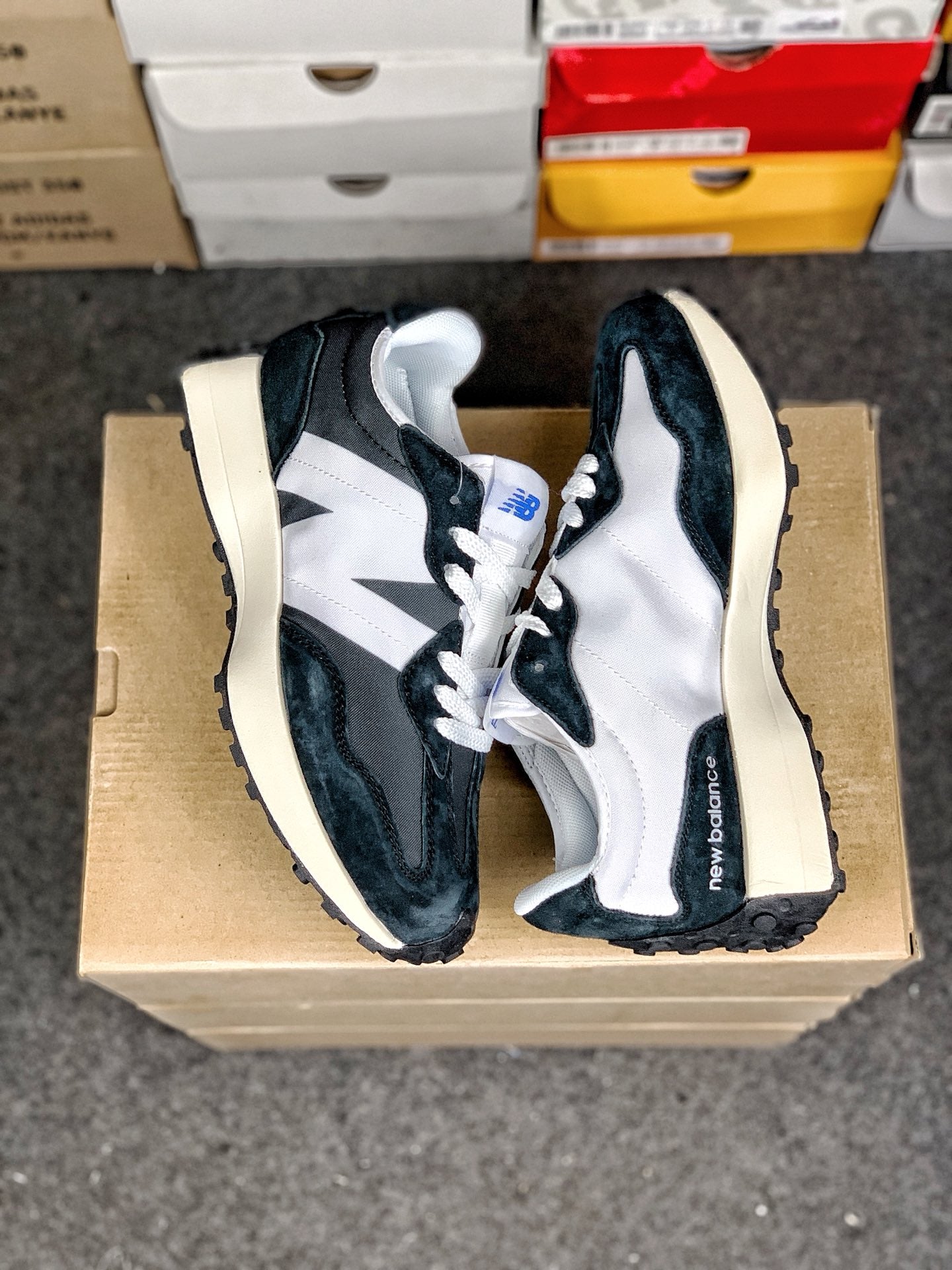 New balance NB327